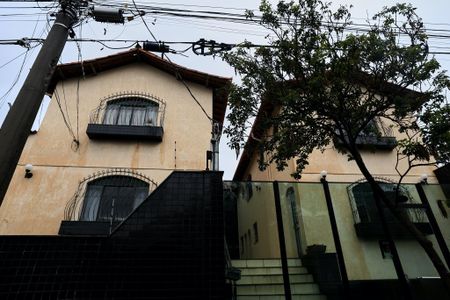 Casa à venda com 109m², 3 quartos e 2 vagasFachada