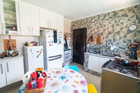 Casa à venda com 128m², 3 quartos e 2 vagas Casa à venda com 128m², 3 quartos e 2 vagasCozinha