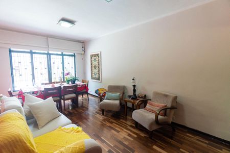 Casa à venda com 128m², 3 quartos e 2 vagas Casa à venda com 128m², 3 quartos e 2 vagasSala