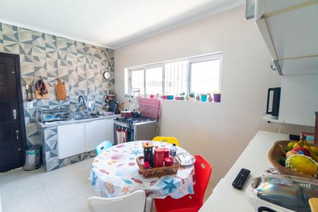 Casa à venda com 128m², 3 quartos e 2 vagas Casa à venda com 128m², 3 quartos e 2 vagasCozinha