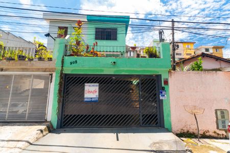 Casa à venda com 128m², 3 quartos e 2 vagas Casa à venda com 128m², 3 quartos e 2 vagasFachada