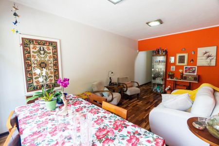 Casa à venda com 128m², 3 quartos e 2 vagas Casa à venda com 128m², 3 quartos e 2 vagasSala