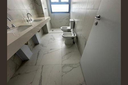 Apartamento à venda com 185m², 3 quartos e 3 vagasBanheiro da Suíte 3