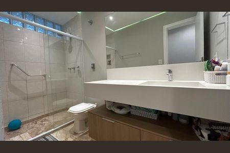 Apartamento à venda com 185m², 3 quartos e 2 vagasBanheiro 