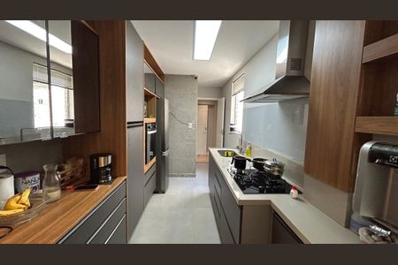 Apartamento à venda com 185m², 3 quartos e 2 vagasCozinha 