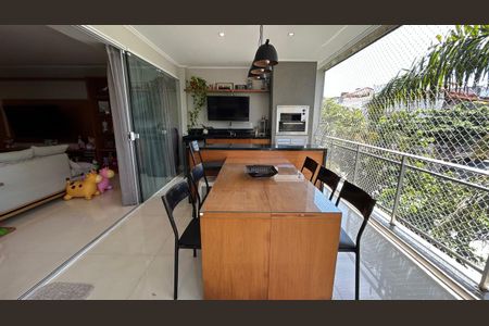 Apartamento à venda com 185m², 3 quartos e 2 vagasVaranda