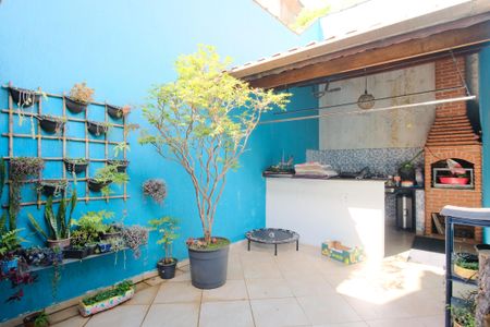 Casa à venda com 206m², 3 quartos e 3 vagasQuintal