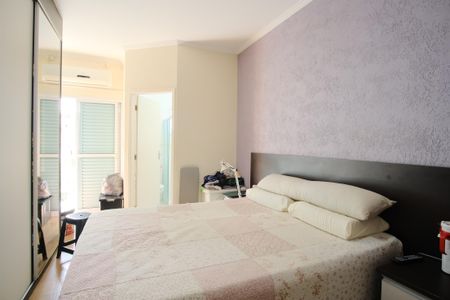 Casa à venda com 206m², 3 quartos e 3 vagasSuíte