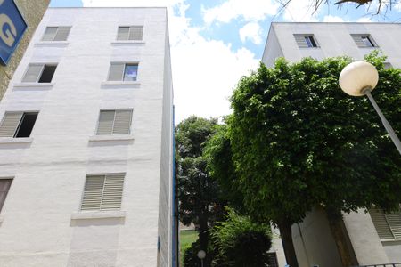 Apartamento para alugar com 43m², 2 quartos e sem vagaPlaca instalada na janela do imóvel - Código da placa JHAR-467