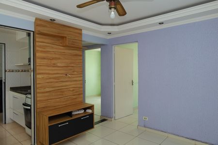 Sala de apartamento para alugar com 2 quartos, 43m² em Jardim Robru, São Paulo