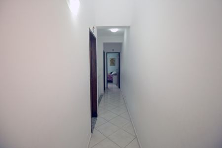 Casa à venda com 98m², 3 quartos e 2 vagasCorredor