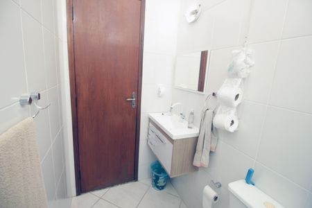 Casa à venda com 98m², 3 quartos e 2 vagasBanheiro