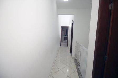 Casa à venda com 98m², 3 quartos e 2 vagasCorredor