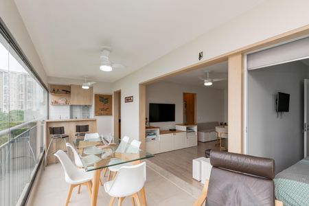 Apartamento à venda com 113m², 3 quartos e 2 vagas Apartamento à venda com 113m², 3 quartos e 2 vagasVaranda