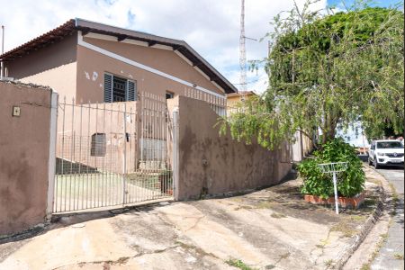 Casa à venda com 148m², 2 quartos e 4 vagas Casa à venda com 148m², 2 quartos e 4 vagasFachada