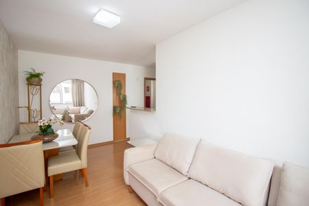 Sala de apartamento para alugar com 2 quartos, 50m² em Cabral, Contagem