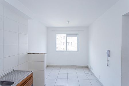 Sala, cozinha e área de serviço de apartamento à venda com 2 quartos, 32m² em Piqueri, São Paulo