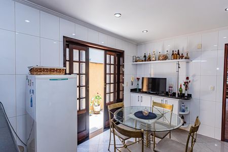 Casa à venda com 150m², 3 quartos e 4 vagasCozinha e copa