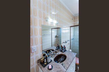 Casa à venda com 150m², 3 quartos e 4 vagasBanheiro suite 1