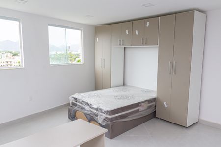 Sala/Quarto de kitnet/studio para alugar com 1 quarto, 25m² em Campo Grande, Rio de Janeiro