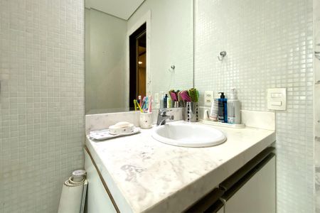 Apartamento à venda com 218m², 3 quartos e 4 vagas Apartamento à venda com 218m², 3 quartos e 4 vagasBanheiro