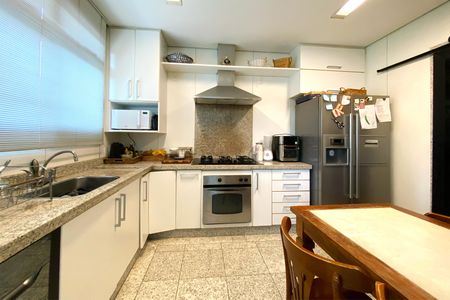 Apartamento à venda com 218m², 3 quartos e 4 vagas Apartamento à venda com 218m², 3 quartos e 4 vagasCozinha