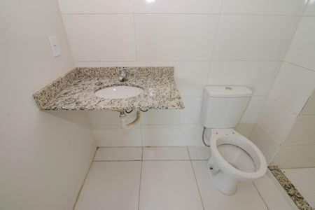 Banheiro de apartamento à venda com 2 quartos, 50m² em Parque Santa Fé, Porto Alegre