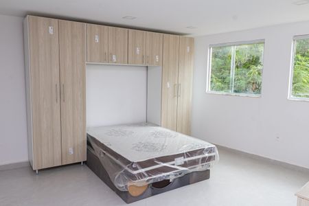 Sala/Quarto de kitnet/studio para alugar com 1 quarto, 25m² em Campo Grande, Rio de Janeiro