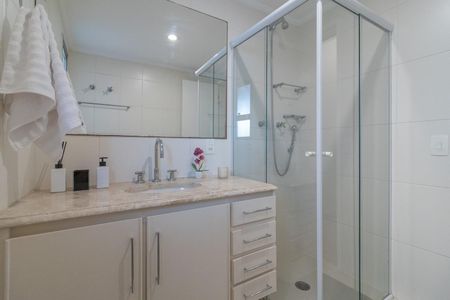 Apartamento para alugar com 203m², 4 quartos e 3 vagas