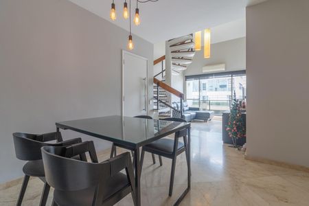 Apartamento para alugar com 203m², 4 quartos e 3 vagas