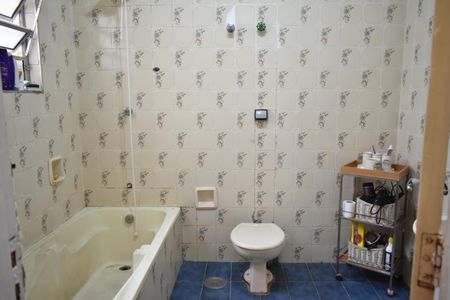 Apartamento à venda com 105m², 2 quartos e sem vagaBanheiro