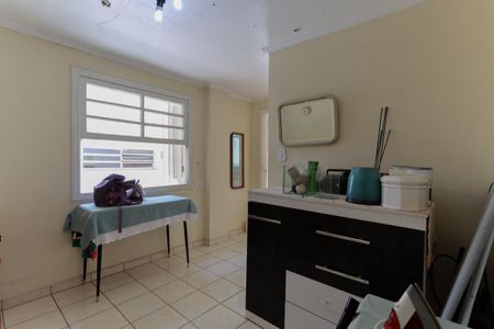 Casa à venda com 237m², 4 quartos e 3 vagas Casa à venda com 237m², 4 quartos e 3 vagasQuarto de serviço