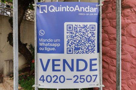 Casa à venda com 237m², 4 quartos e 3 vagas Casa à venda com 237m², 4 quartos e 3 vagasPlaquinha