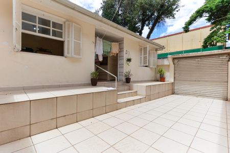 Casa à venda com 237m², 4 quartos e 3 vagas Casa à venda com 237m², 4 quartos e 3 vagasGaragem descoberta