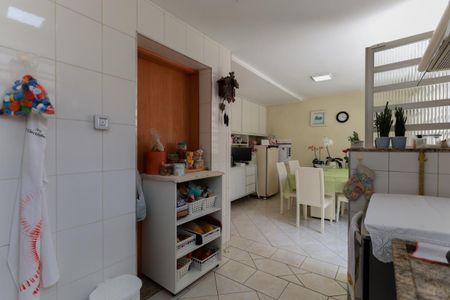 Casa à venda com 237m², 4 quartos e 3 vagas Casa à venda com 237m², 4 quartos e 3 vagasCozinha