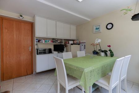 Casa à venda com 237m², 4 quartos e 3 vagas Casa à venda com 237m², 4 quartos e 3 vagasCopa