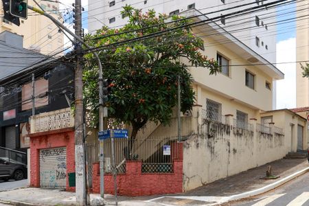 Casa à venda com 237m², 4 quartos e 3 vagas Casa à venda com 237m², 4 quartos e 3 vagasFachada + plaquinha