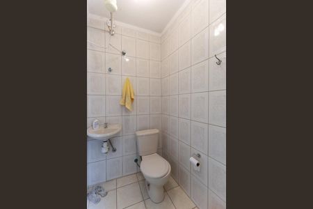 Casa à venda com 237m², 4 quartos e 3 vagas Casa à venda com 237m², 4 quartos e 3 vagasBanheiro de serviço