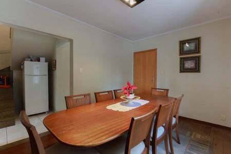 Casa à venda com 237m², 4 quartos e 3 vagas Casa à venda com 237m², 4 quartos e 3 vagasSala de jantar