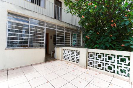 Casa à venda com 237m², 4 quartos e 3 vagas Casa à venda com 237m², 4 quartos e 3 vagasTerraço