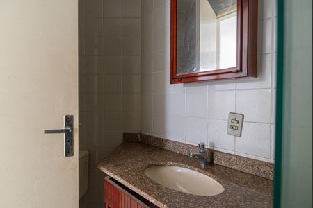 Banheiro de kitnet/studio para alugar com 1 quarto, 26m² em Bela Vista, São Paulo