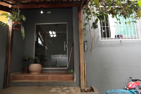 Casa à venda com 70m², 1 quarto e 1 vagaEntrada