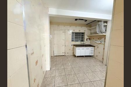 Casa à venda com 6 quartos, 233m² em Km 18, Osasco