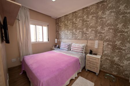 Suite de apartamento para alugar com 2 quartos, 76m² em Jardim Tupanci, Barueri