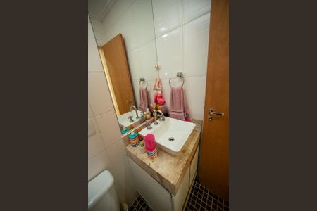 Banheiro de apartamento para alugar com 2 quartos, 76m² em Jardim Tupanci, Barueri