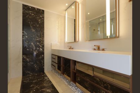 Apartamento à venda com 340m², 3 quartos e 4 vagasBanheiro da Suíte 1