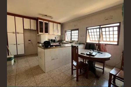 Casa à venda com 477m², 4 quartos e 4 vagas