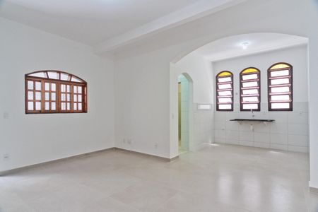 Casa para alugar com 75m², 2 quartos e sem vaga Casa para alugar com 75m², 2 quartos e sem vagaSala