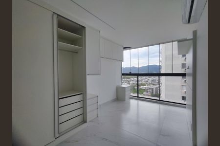 Apartamento à venda com 81m², 2 quartos e 2 vagas Apartamento à venda com 81m², 2 quartos e 2 vagasSuíte