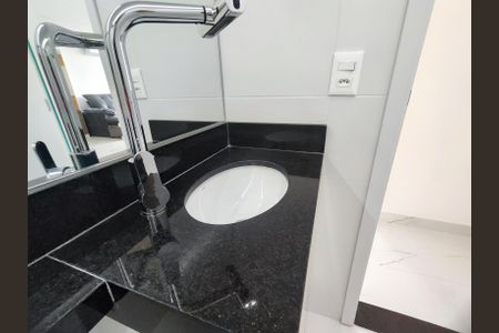 Apartamento à venda com 81m², 2 quartos e 2 vagas Apartamento à venda com 81m², 2 quartos e 2 vagasBanheiro social